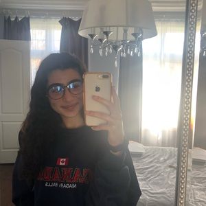 Meet your Posher, Daniela